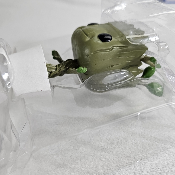 Hallmark Funko Pop Marvel GROOT Christmas Ornament - Picture 7 of 15